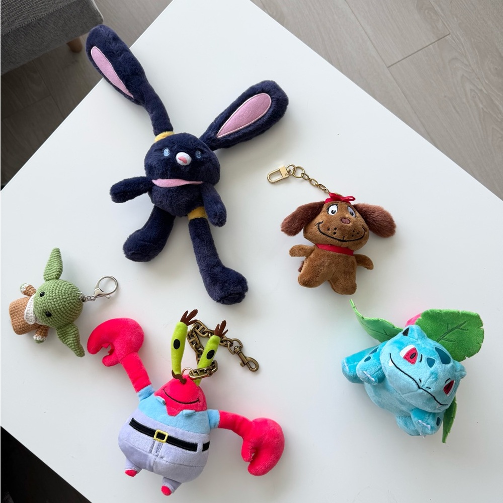 Grogu, bulbasaur and more plush keychain set